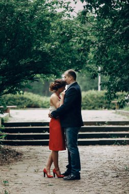 damat ve gelin sarılma