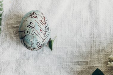 süsler ile Paskalya yortusu yumurta