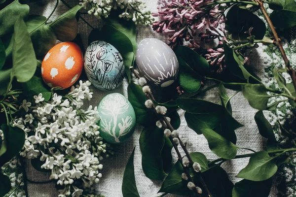 Paskalya yumurtaları Eflatun çiçekli 