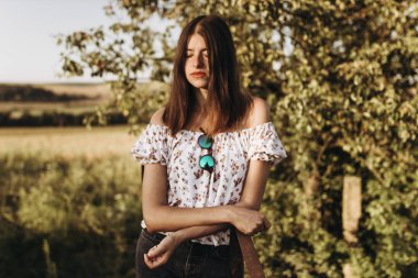 Rahatlatıcı genç bayan.