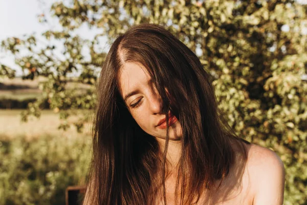 Relaxing young woman — Stock Photo, Image