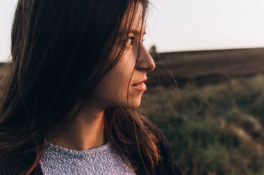 Kız güneş ışığı 