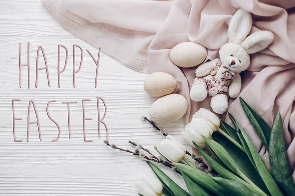 Happy easter text, tulips and eggs — Stock Photo, Image