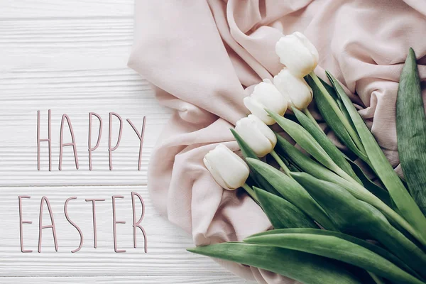 Tarjeta de felicitación de Pascua con tulipanes blancos — Foto de Stock
