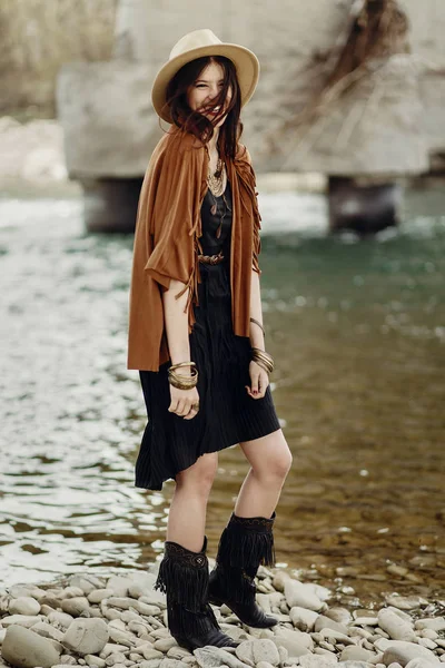 Female traveler walking near river — Stock Photo, Image