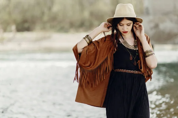 Woman walking near river — Stock Photo, Image