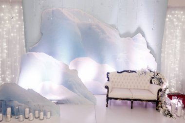 kanepe çiçek ve mum