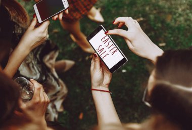 Paskalya satış metin telefon ekranında