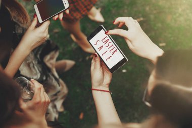 Paskalya satış metin telefon ekranında