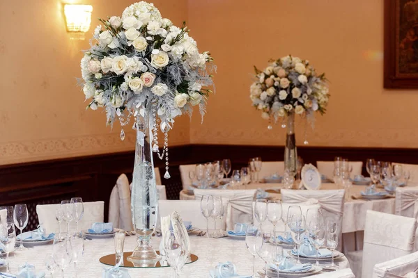 Mesas decoradas na recepção do casamento — Fotografia de Stock