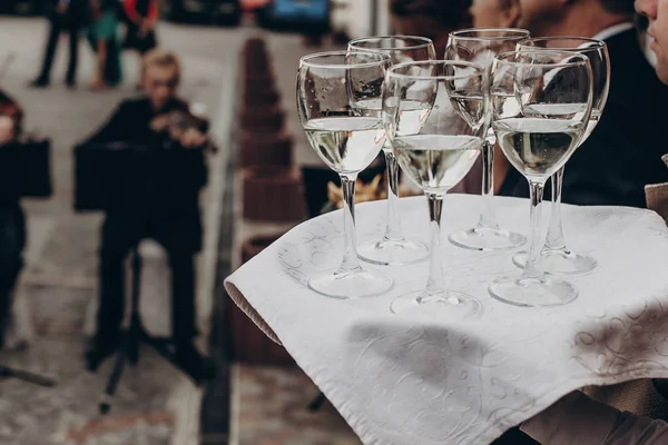 Sklenice na šampaňské a víno — Stock fotografie