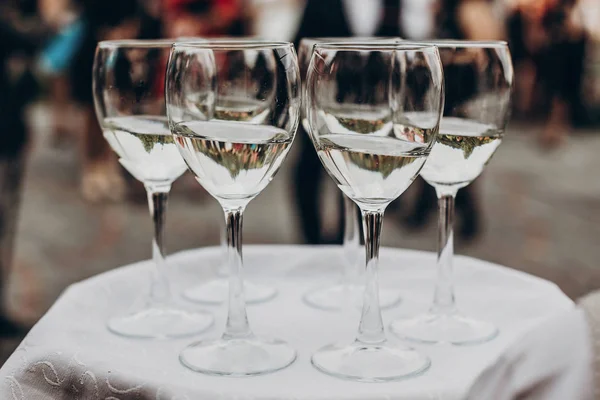 Champagne et verres à vin — Photo