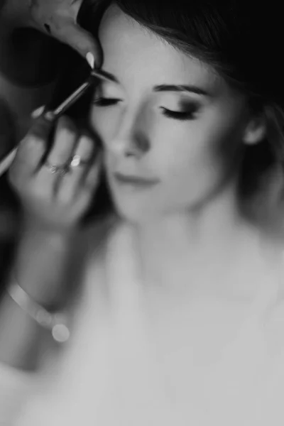 Bride getting make up — Stock Photo, Image