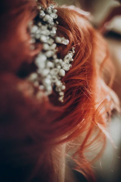 Pearls and gemstones on hair — Stock Photo, Image