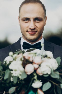 Modern buket ile damat