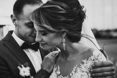 Yavaşça sarılma onun gelin damat