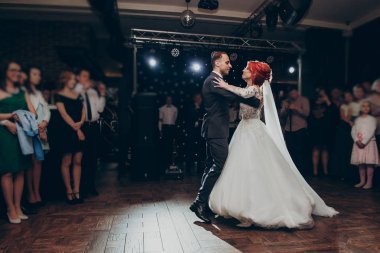 yeni evliler ilk dans performans