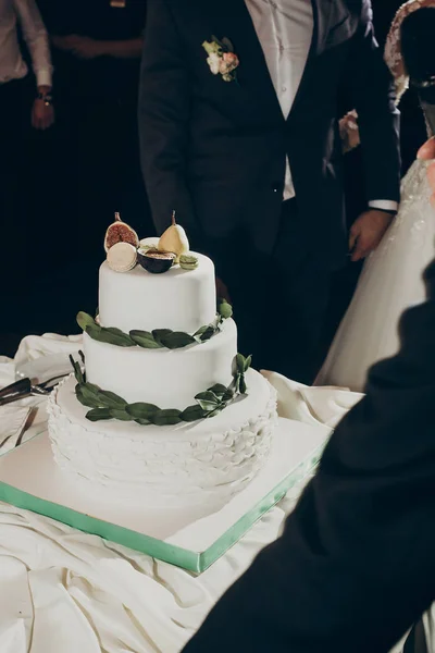 Svatební dort s zelení hruška — Stock fotografie