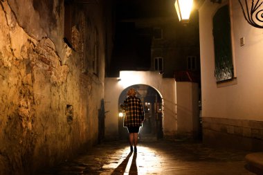 retro montlu sarışın kadın