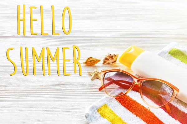 Текст Hello Summer — стоковое фото