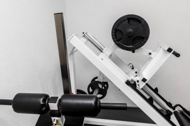 modern bir spor salonu rehabilitasyon için donatım