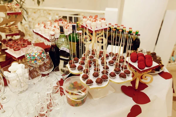 Elegante barra de caramelo con dulces —  Fotos de Stock