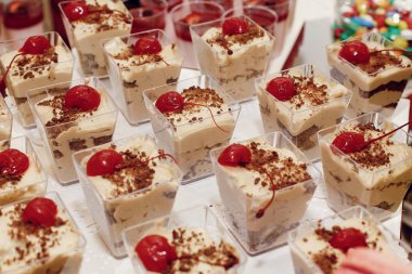 Kiraz ile şık tatlılar