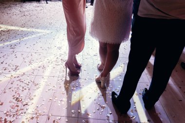 dans pistinde duran insanlar