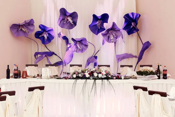 결혼식에서 큰 보라색 꽃 — 스톡 사진