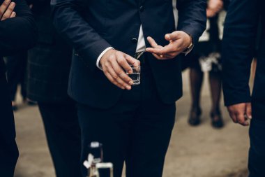 insanlar holding gözlük