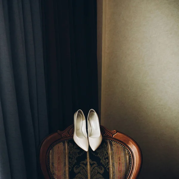 Bílé svatební boty — Stock fotografie