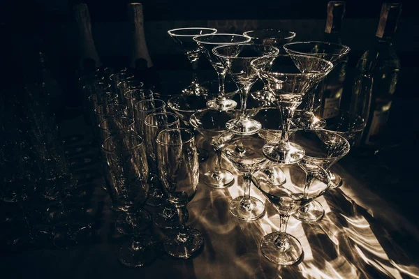 Пустые бокалы мартини — стоковое фото