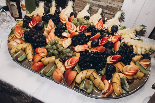 Yummy fruits table — Stock Photo, Image