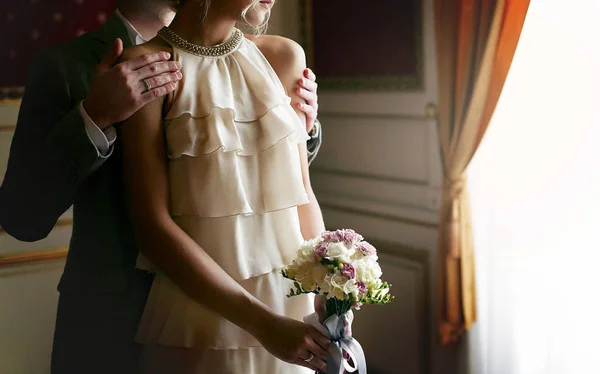 Casal de casamento na moda — Fotografia de Stock