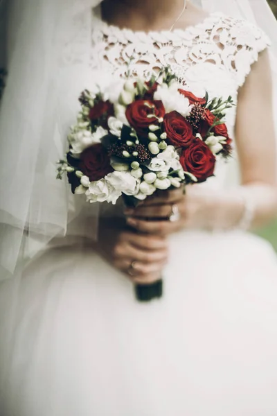 Sposa bouquet di tenuta — Foto Stock