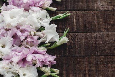 Glayöl ahşap arka plan üzerinde