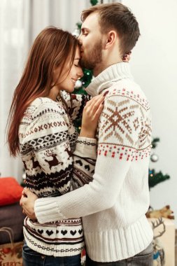 Çift sensually sarılma