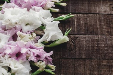 Glayöl ahşap arka plan üzerinde