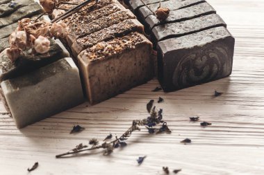 kır çiçekleri ile el yapımı Sabun adet