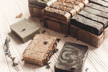 çiçekler şifa ile bitkisel sabun