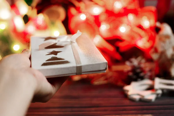 Hand giving christmas present — Stock Photo, Image