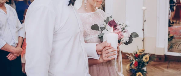 Bride and groom holding candle — Stock Photo, Image