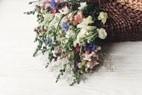 Cartão com flores silvestres — Fotografia de Stock