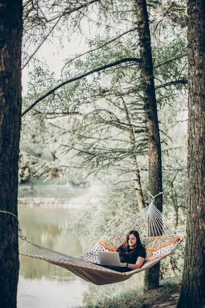 Female freelancer on hammock — Stock Photo, Image