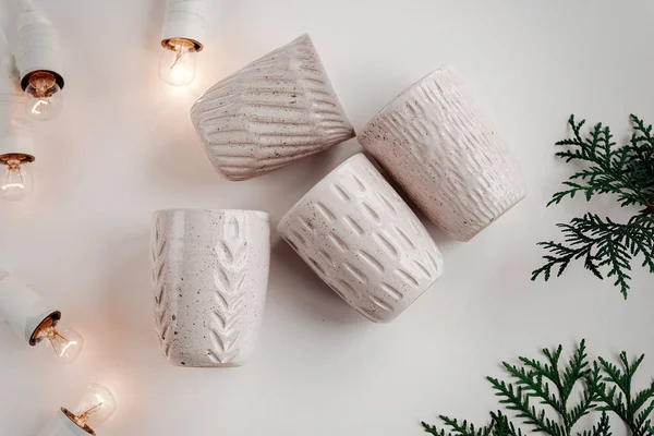 Ceramic cups and Christmas garland — Stock Photo, Image