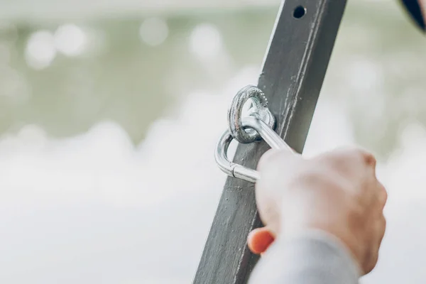 Hand applying hook for hammock — Stock Photo, Image