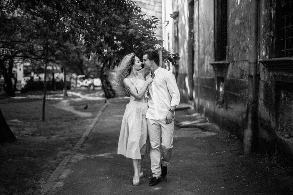 Heureux jeune couple — Photo
