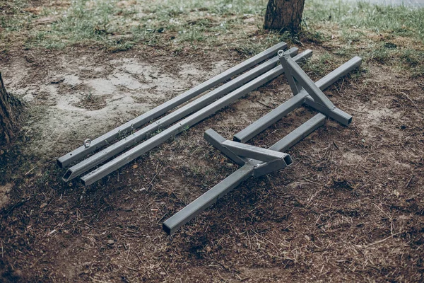 Barras de suporte de metal para suspensão de rede — Fotografia de Stock