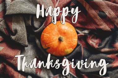 Şükran günün kutlu olsun metin üzerinde şık eşarp sonbahar kabak oturum 