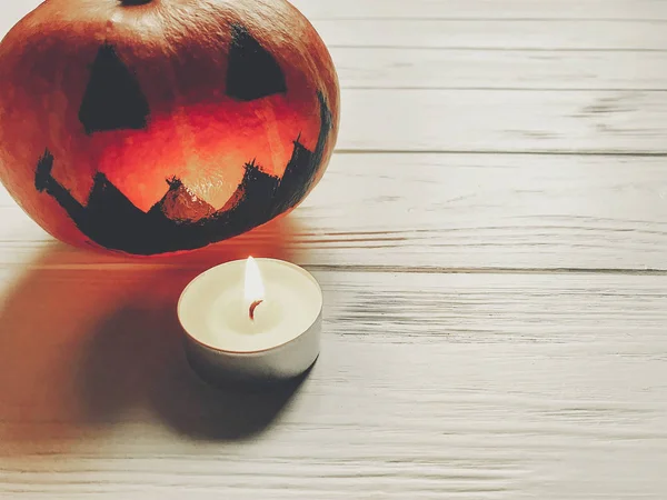 Halloween. spooky jack lantern pumpkin with with candle light — Stock Photo, Image